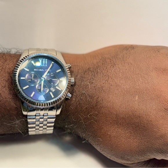 Michael Kors Watch - Picture 2 of 8